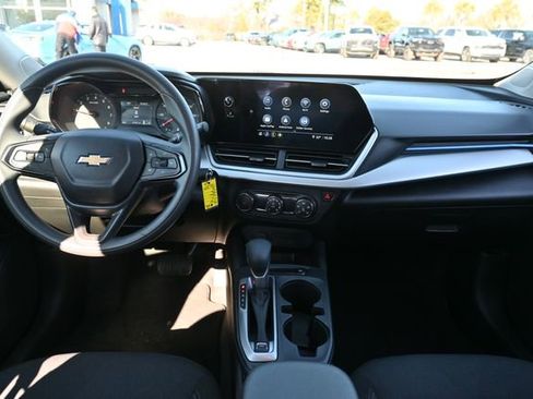 Used 2025 Chevrolet Trax LS image 12