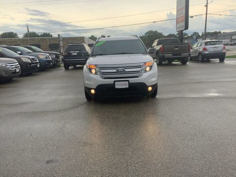 Used 2015 Ford Explorer XLT w/ Equipment Group 202B AWD/4WD image 3