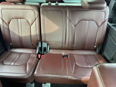 Used 2022 Ford Expedition Limited image 10
