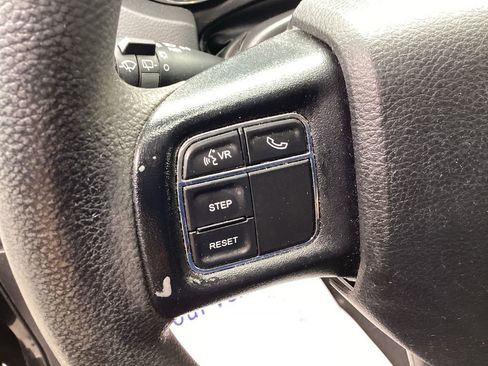 Used 2019 Dodge Grand Caravan SE w/ UConnect Hands-Free Group image 33