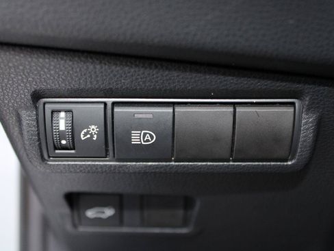Used 2022 Toyota Corolla Cross XLE w/ Convenience Package FWD image 18