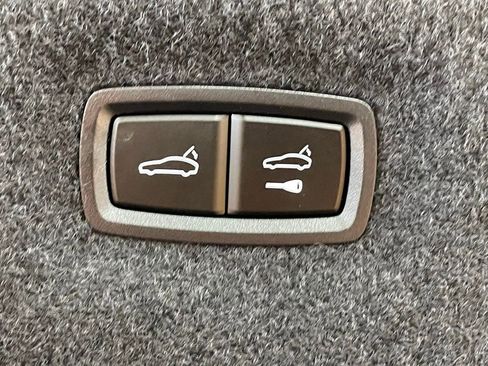 Used 2023 Porsche Taycan Turbo image 30