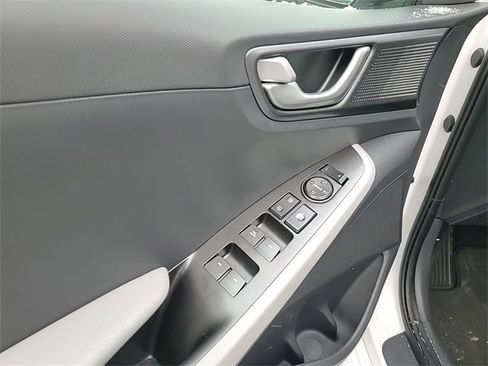 Used 2021 Hyundai Ioniq SE image 11