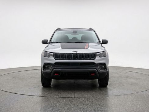 Used 2025 Jeep Compass Trailhawk image 2