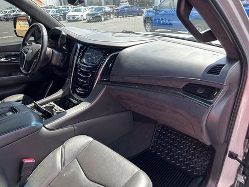 Used 2019 Cadillac Escalade ESV Platinum image 55
