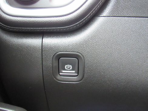 Used 2020 Chevrolet Silverado 1500 LTZ w/ LTZ Convenience Package image 18