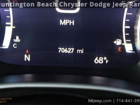 Used 2023 Chrysler Pacifica Touring-L image 18