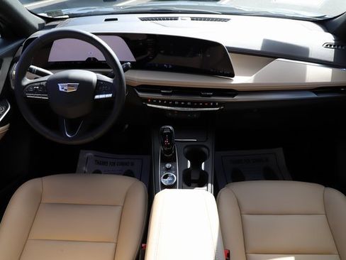 Used 2024 Cadillac XT4 Luxury w/ Cold Weather Package image 21