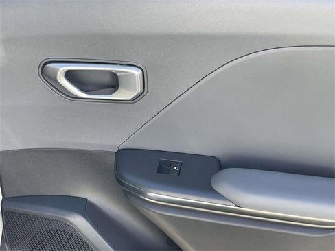 New 2025 Kia K4 LXS image 16