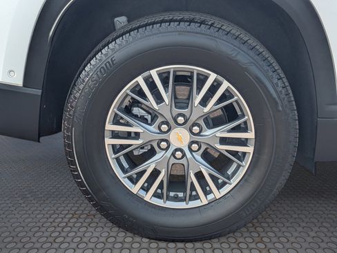 Used 2025 Chevrolet Traverse LT w/ Enhanced Driving Package image 10