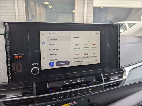 Used 2025 Toyota Sienna LE image 17