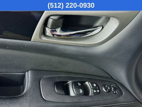 Used 2018 Nissan Pathfinder SV image 21
