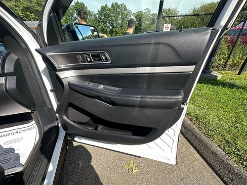 Used 2016 Ford Explorer XLT w/ Equipment Group 202A image 13