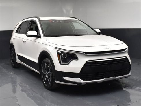 Used 2025 Kia Niro EX image 2