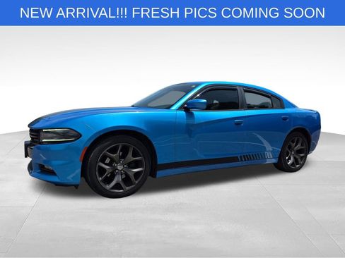 Used 2016 Dodge Charger SXT w/ Plus Group RWD image 2