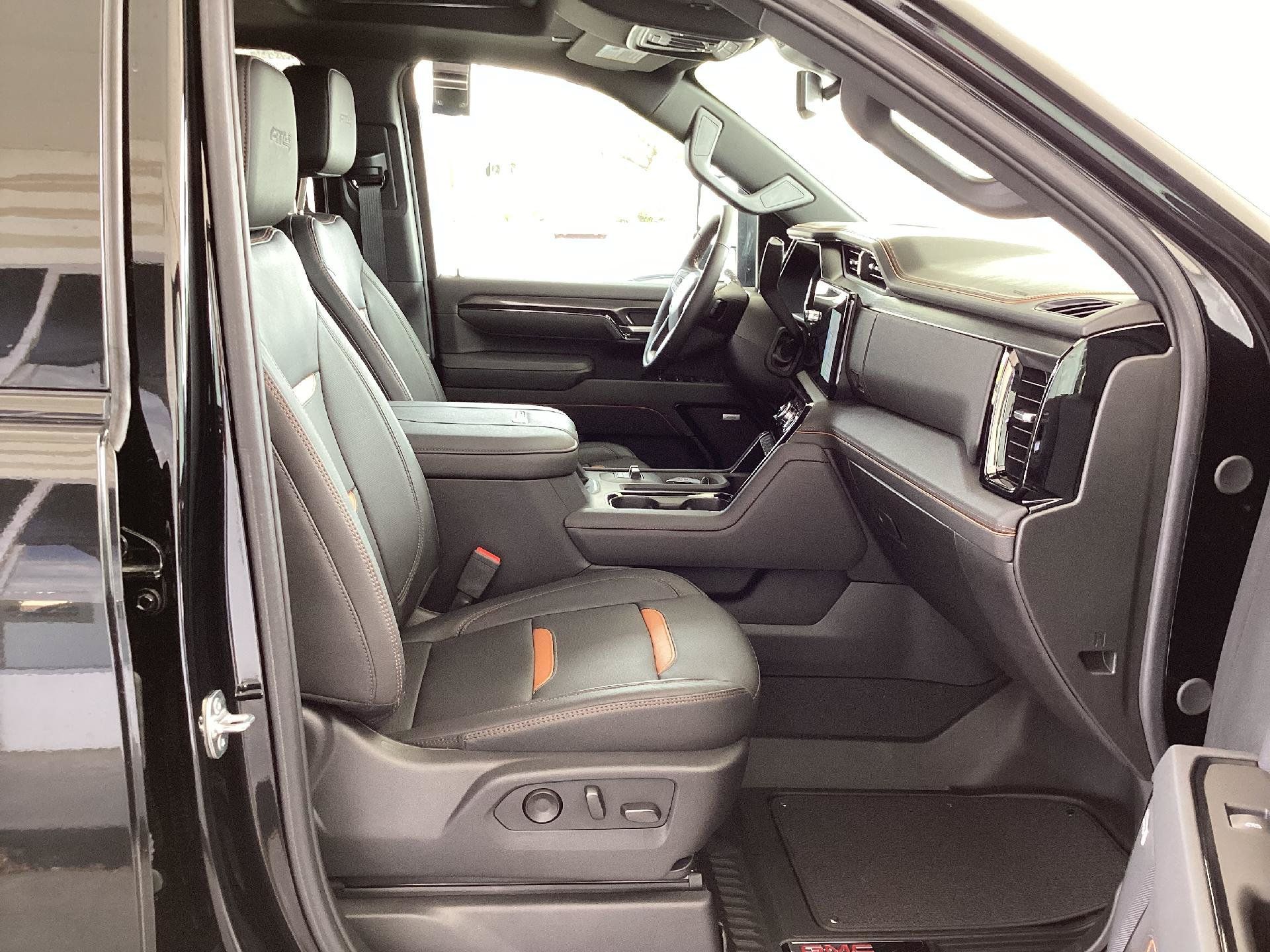 New 2025 GMC Sierra 2500 AT4 w/ Max Trailering Package AWD/4WD image 14