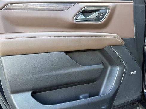 Used 2022 Chevrolet Suburban High Country image 17