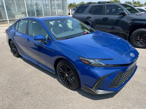 Used 2026 Toyota Camry SE w/ Multimedia Upgrade Package FWD image 5
