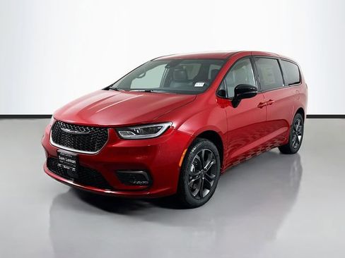 New 2026 Chrysler Pacifica Select AWD/4WD image 3