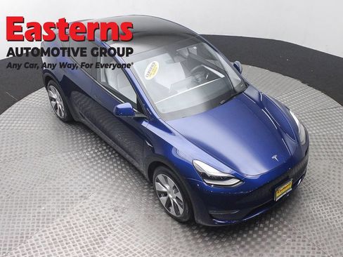 Used 2023 Tesla Model Y Long Range AWD/4WD image 3