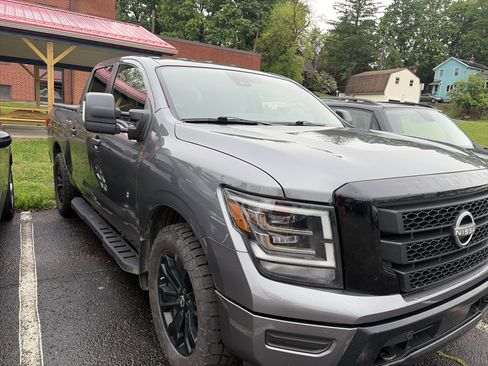 Used 2023 Nissan Titan SV w/ SV Convenience Package AWD/4WD image 5