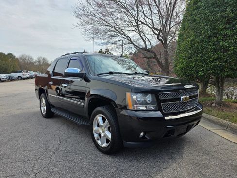 Used 2009 Chevrolet Avalanche LTZ image 8