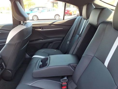 Used 2025 Toyota Camry SE FWD image 7