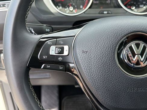 Used 2021 Volkswagen Tiguan SE FWD image 17