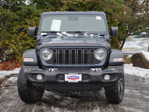 Used 2025 Jeep Wrangler Sport S image 28