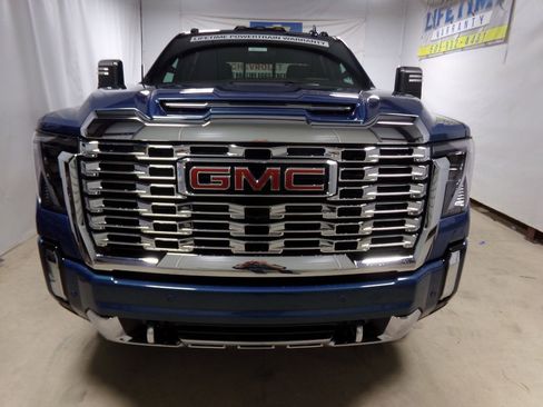 New 2025 GMC Sierra 2500 Denali w/ Technology Package image 2