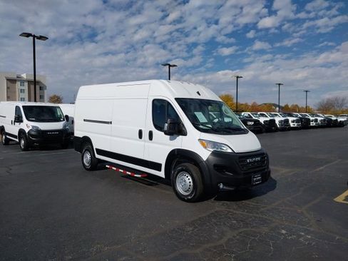 Used 2025 RAM ProMaster 2500 w/ Convenience Group image 2