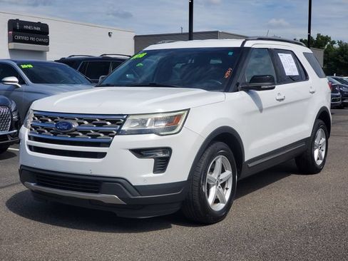 Used 2018 Ford Explorer XLT w/ Equipment Group 202A FWD image 2