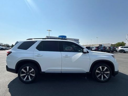 Used 2023 Honda Pilot Touring image 3