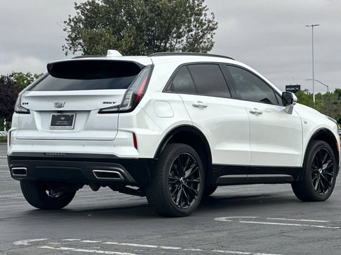 Used 2025 Cadillac XT4 Sport w/ LPO, Onyx Lite Package FWD image 4