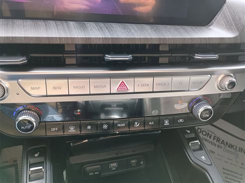 Used 2024 Kia Telluride EX w/ EX Captain's Chair Package image 22