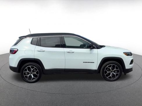Used 2025 Jeep Compass Limited image 15