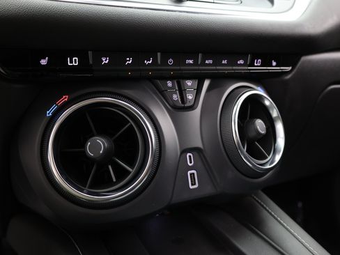 Used 2024 Chevrolet Blazer LT w/ Convenience Package FWD image 25
