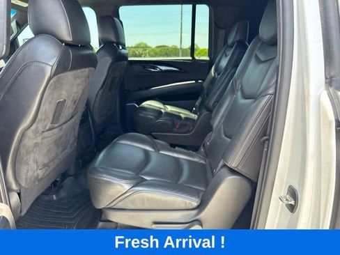 Used 2020 Cadillac Escalade ESV Platinum AWD/4WD image 3