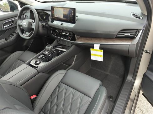 New 2026 Nissan Rogue Platinum image 17