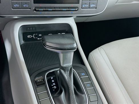 Used 2025 Hyundai Kona SEL FWD image 24