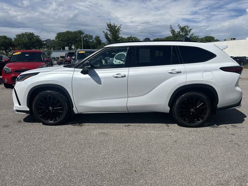 Used 2023 Toyota Highlander XSE AWD/4WD image 6