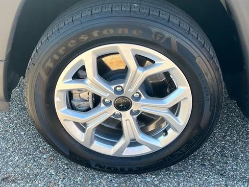 Used 2025 Jeep Compass Latitude AWD/4WD image 9