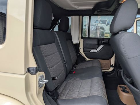 Used 2012 Jeep Wrangler Unlimited Sahara AWD/4WD image 18
