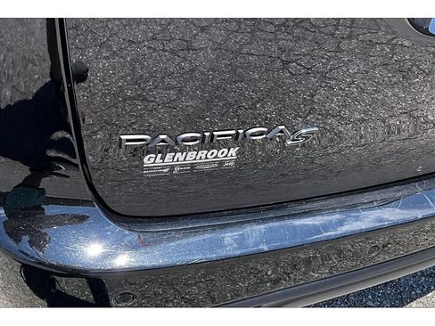 Certified 2025 Chrysler Pacifica Limited FWD image 39