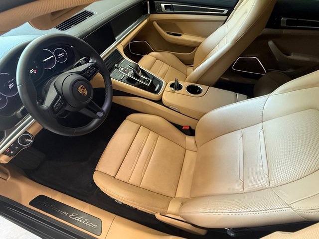 Used 2023 Porsche Panamera image 11