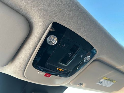 Used 2023 Kia Niro SX Touring image 15