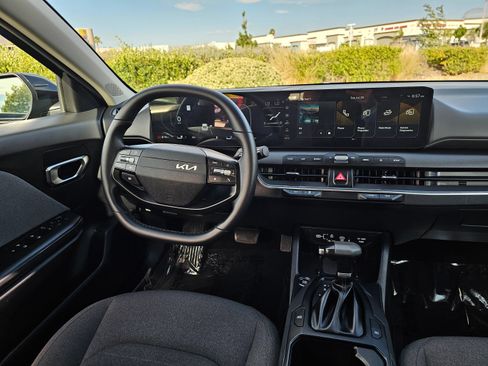 Used 2025 Kia K4 EX FWD image 27