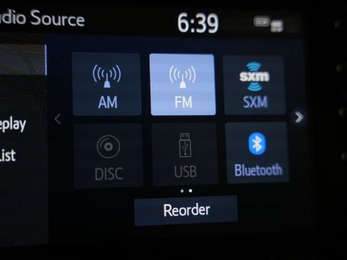 Used 2020 Toyota Sienna XLE w/ XLE Navigation Package FWD image 21