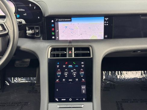 Used 2022 Porsche Taycan image 22