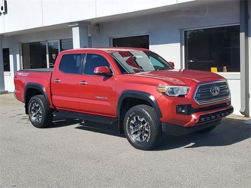 Used 2017 Toyota Tacoma TRD Off-Road image 35
